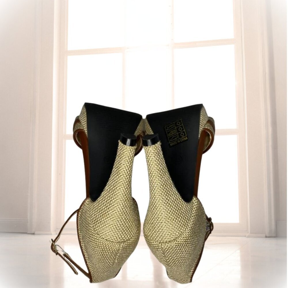 Chic Woven Beige & Brown Faux Leather Sandals with Gold Chain Accent - Size 7.5 - Picture 8 of 15